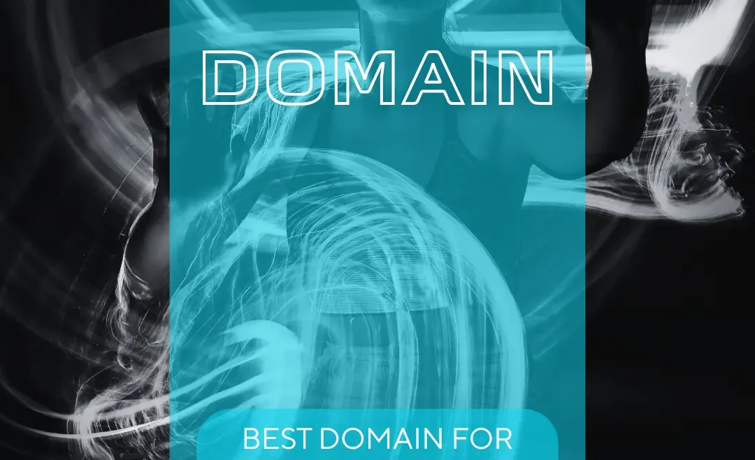 Abstract background with dark tones and a person wearing virtual reality goggles. In the center, a turquoise box with the text "DOMAIN" and "BEST DOMAIN FOR MY WEBSITE". At the bottom, the Solidify Web logo. Promotional image related to choosing the best domain for a website.